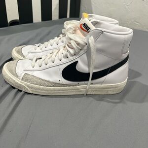 Nike blazers Men size 9.5 in good condition